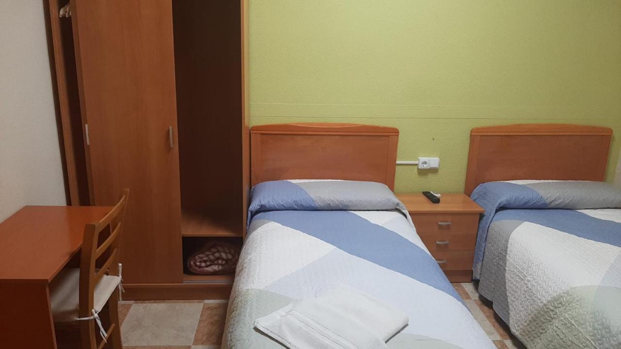 Hostal Los Amigos Ла Рода Екстериор снимка