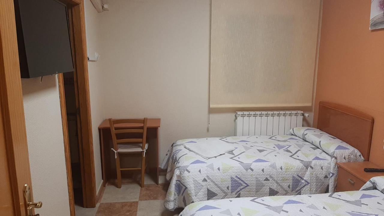 Hostal Los Amigos Ла Рода Екстериор снимка